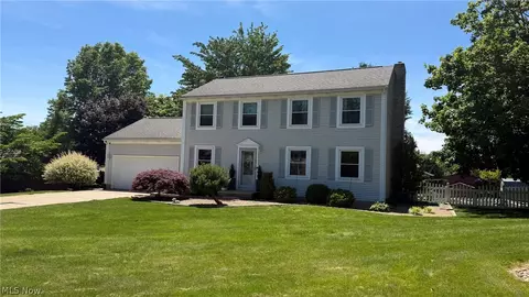 2394 Sesame St NW, Mogadore, OH 44260