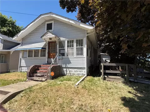 1027 Austin Ave, Akron, OH 44306