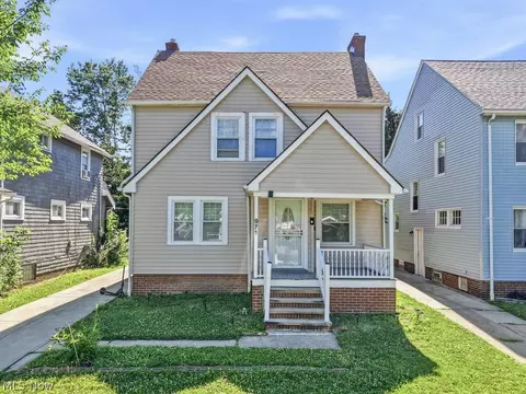 971 Pembrook Rd, Cleveland Heights, OH 44121