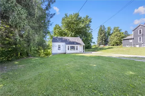 Exterior - 1402 E Wheeling Ave, Cambridge, OH 43725 photo 2 of 3