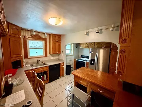 Kitchen - 85 Homestead Dr, Boardman, OH 44512 photo 2 of 2