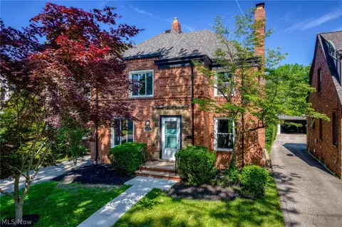 1913 Staunton Rd, Cleveland Heights, OH 44118