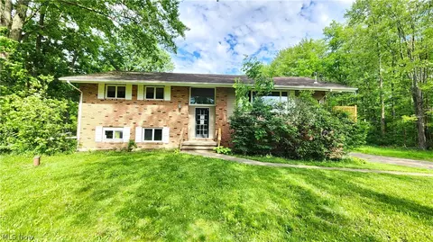 17866 Leggett Rd, Montville, OH 44064