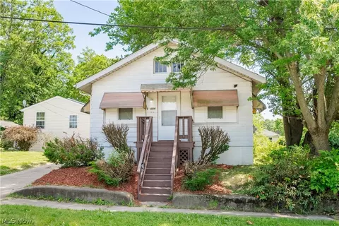 688 Kipling St, Akron, OH 44306