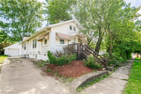 688 Kipling St, Akron, OH 44306 photo 4