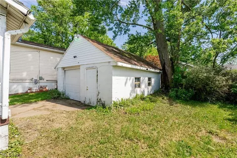 688 Kipling St, Akron, OH 44306 photo 5