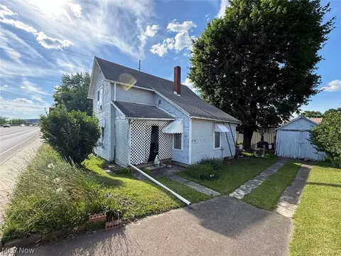 104 Chestnut St, Coshocton, OH 43812