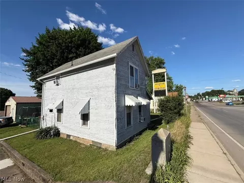 Exterior - 104 Chestnut St, Coshocton, OH 43812 photo 4 of 9