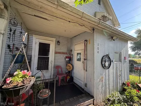 Exterior - 104 Chestnut St, Coshocton, OH 43812 photo 9 of 9