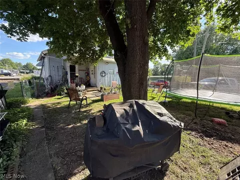 Exterior - 104 Chestnut St, Coshocton, OH 43812 photo 6 of 9