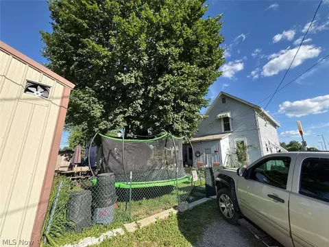 Exterior - 104 Chestnut St, Coshocton, OH 43812 photo 5 of 9