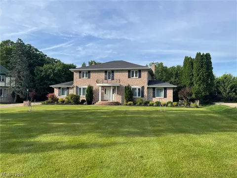 7947 Orianna St, Brecksville, OH 44141