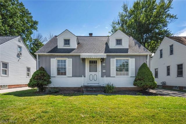 424 E 326th St, Willowick, OH 44095