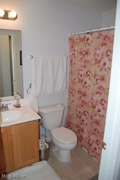 Bath - 105 Limestone Ct, Berea, OH 44017 photo 1 of 2