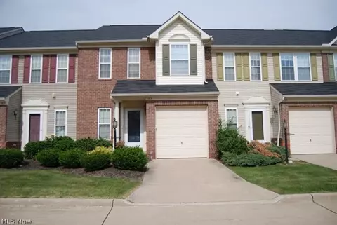 105 Limestone Ct, Berea, OH 44017