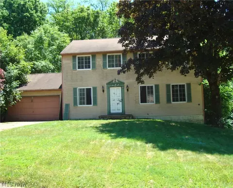 493 Park Ridge Dr, Munroe Falls, OH 44262