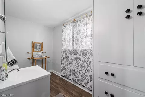 Bath - 18464 5th St, Beloit, OH 44609 photo 2 of 3