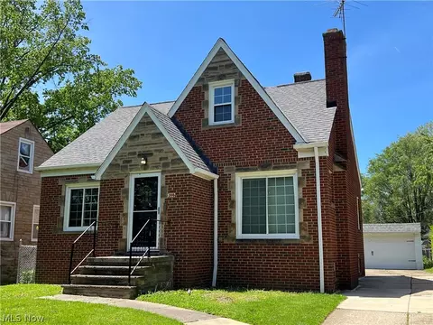 390 E 210th St, Euclid, OH 44123