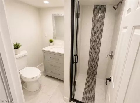 Bath - 38155 Aurora Rd, Solon, OH 44139 photo 3 of 6