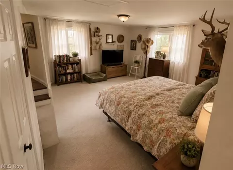 Bedroom - 38155 Aurora Rd, Solon, OH 44139 photo 2 of 4