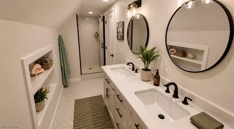 Bath - 38155 Aurora Rd, Solon, OH 44139 photo 5 of 6