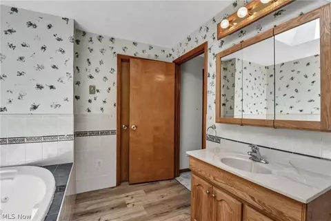 Bath - 301 Crosse Rd, Amherst, OH 44001 photo 2 of 4