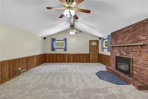 Living - 301 Crosse Rd, Amherst, OH 44001 photo 4 of 8