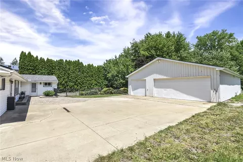 Exterior - 301 Crosse Rd, Amherst, OH 44001 photo 4 of 13