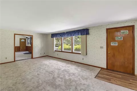 Living - 301 Crosse Rd, Amherst, OH 44001 photo 2 of 8