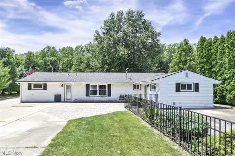 Exterior - 301 Crosse Rd, Amherst, OH 44001 photo 6 of 13