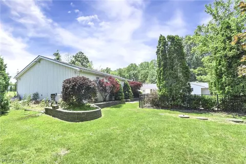 Exterior - 301 Crosse Rd, Amherst, OH 44001 photo 9 of 13
