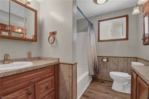Bath - 301 Crosse Rd, Amherst, OH 44001 photo 3 of 4