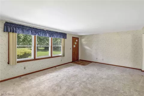 Living - 301 Crosse Rd, Amherst, OH 44001 photo 3 of 8