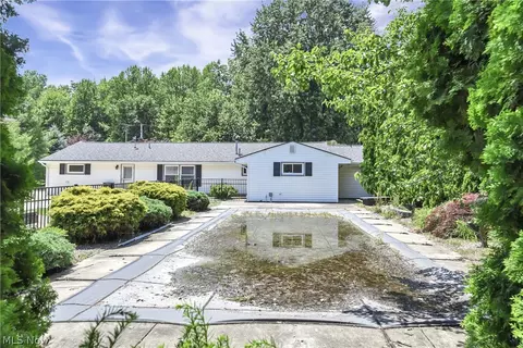 Exterior - 301 Crosse Rd, Amherst, OH 44001 photo 8 of 13