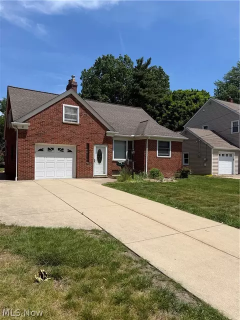 26822 Russell Rd, Bay Village, OH 44140