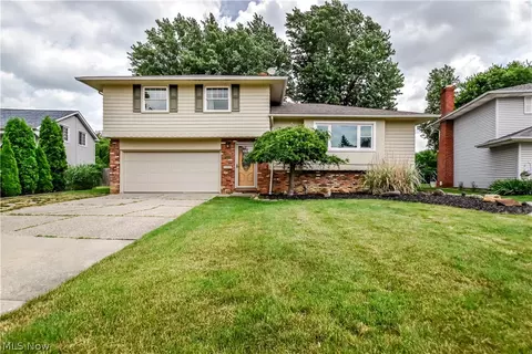 36388 Sunset Dr, Eastlake, OH 44095