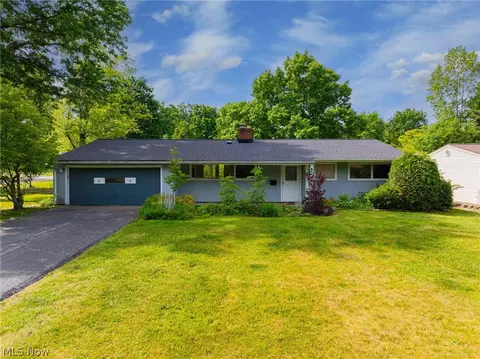 5294 Dogwood Trl, Lyndhurst, OH 44124