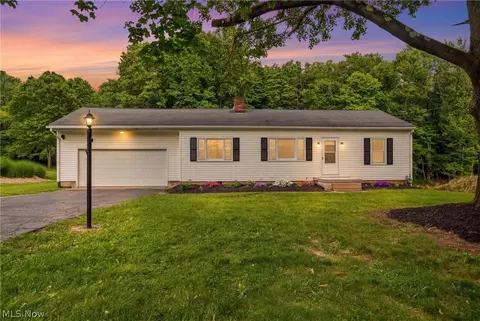 4443 Hilltop Dr, New Franklin, OH 44203