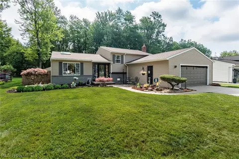 8543 Greenbriar Dr, Olmsted Twp, OH 44138