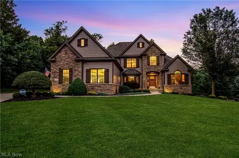 2307 Angela Vista Dr, Hinckley, OH 44233