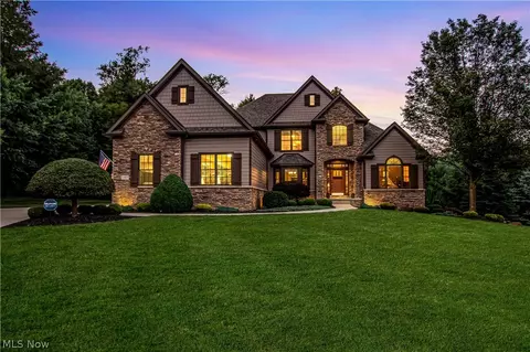2307 Angela Vista Dr, Hinckley, OH 44233