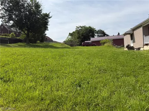 145 Mahan Rd, Weirton, WV 26062