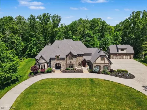 215 Brighton Ln, Peninsula, OH 44264