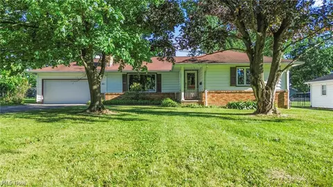 5635 Yorktown Ln, Austintown, OH 44515