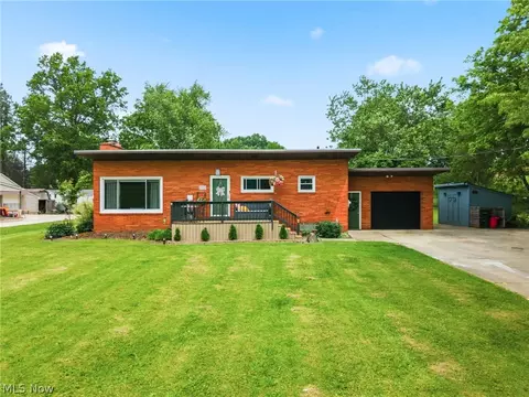 2221 NW Schneider St NW, North Canton, OH 44720
