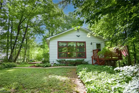 1683 Ridge Rd, Hinckley, OH 44233