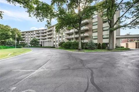 3400 Wooster Rd #614, Rocky River, OH 44116