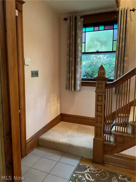 Entry Way - 1926 Walnut Blvd, Ashtabula, OH 44004 photo 6 of 11