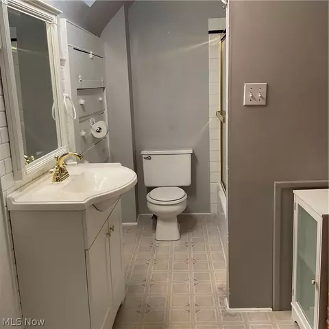 Bath - 1926 Walnut Blvd, Ashtabula, OH 44004 photo 6 of 8