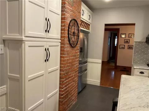 Entry Way - 1926 Walnut Blvd, Ashtabula, OH 44004 photo 3 of 11